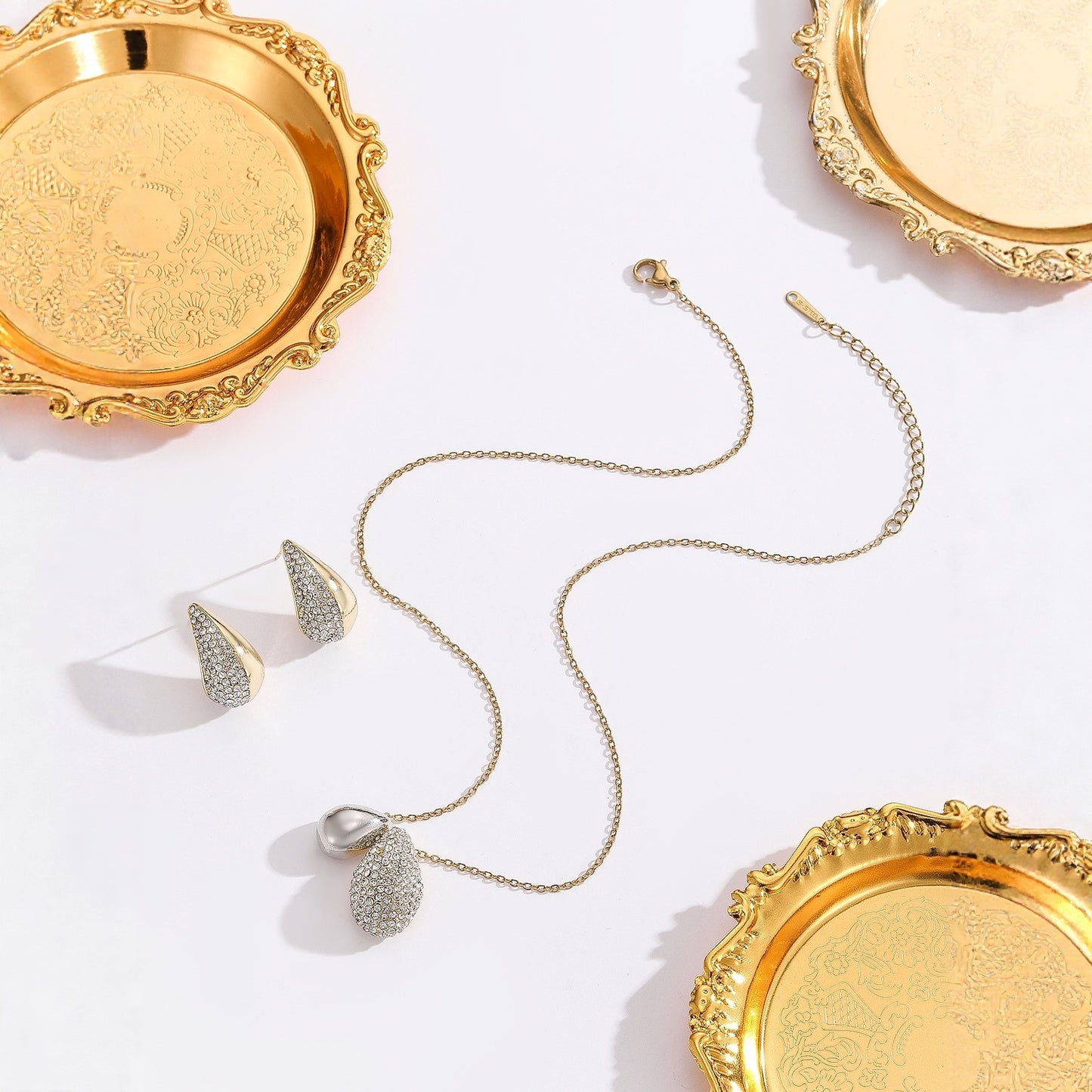 Elliptical Droplet Shaped Necklace Earring Set