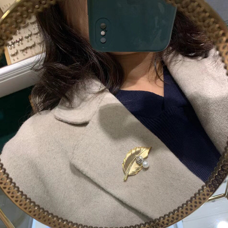 Rhinestone Snail Leaf Brooches for Women