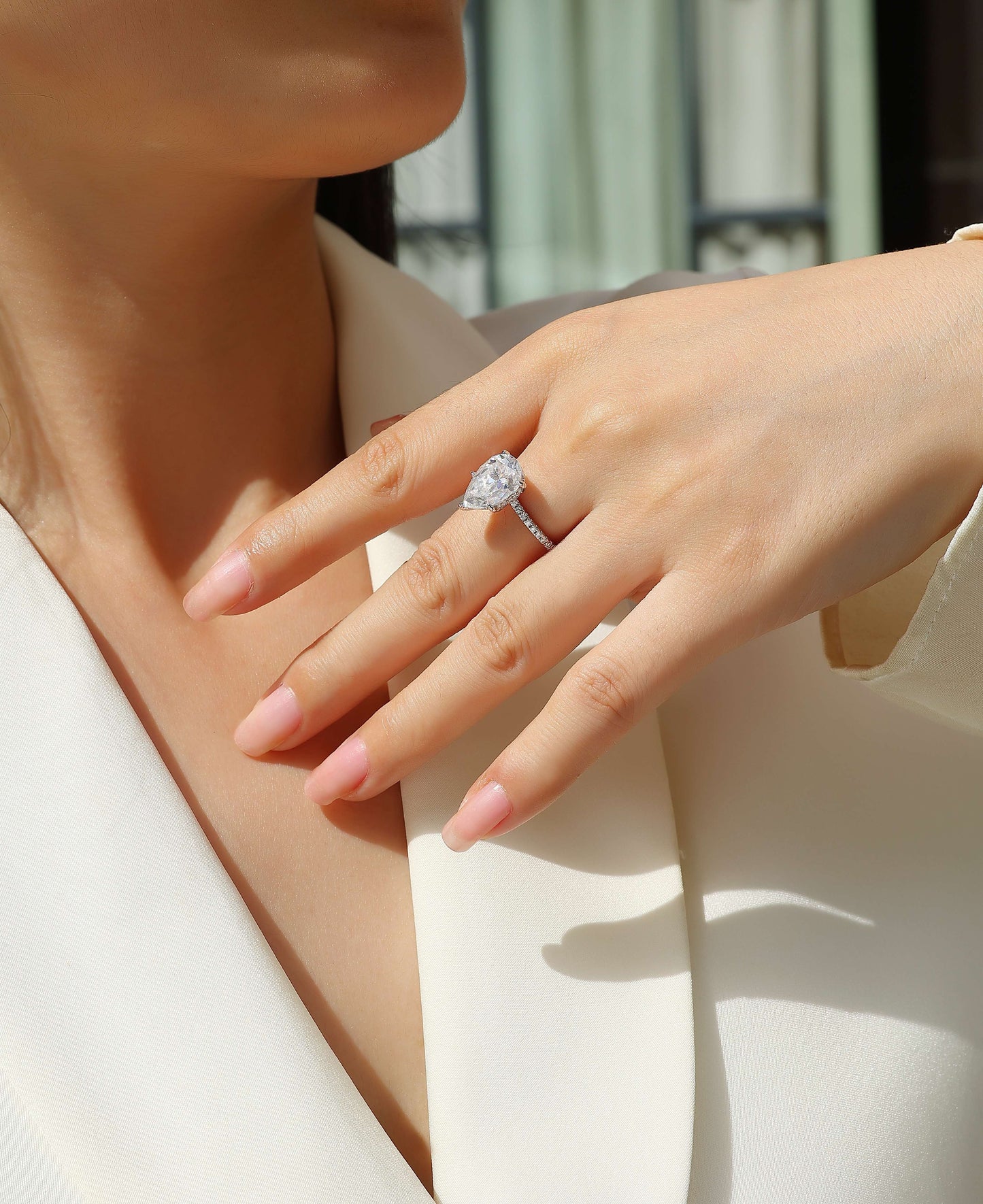 Light and Shadow - A Fashionable Diamond Ring Set