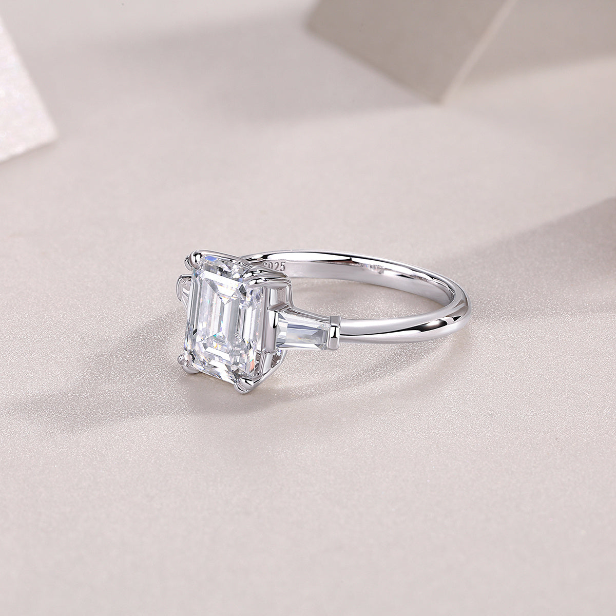 Starry Sky Mirror - A Fashionable Diamond Ring Set with Moissanite