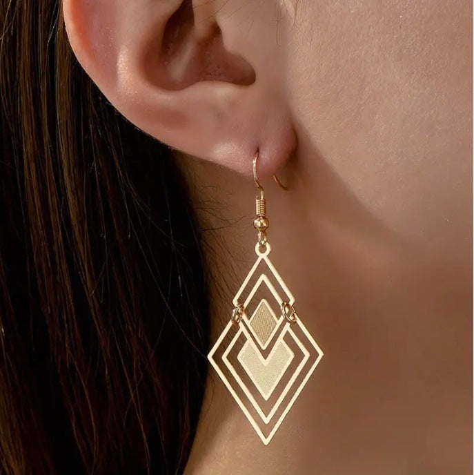 Fashion Personality High-grade Diamond Hollow Stud Earrings