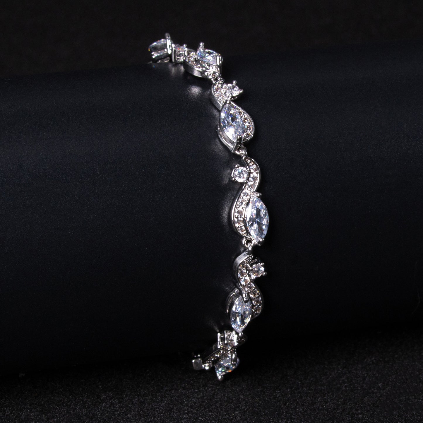Zircon Line High-Grade Super Niche Bracelet
