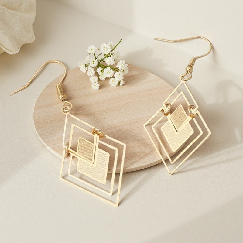 Fashion Personality High-grade Diamond Hollow Stud Earrings