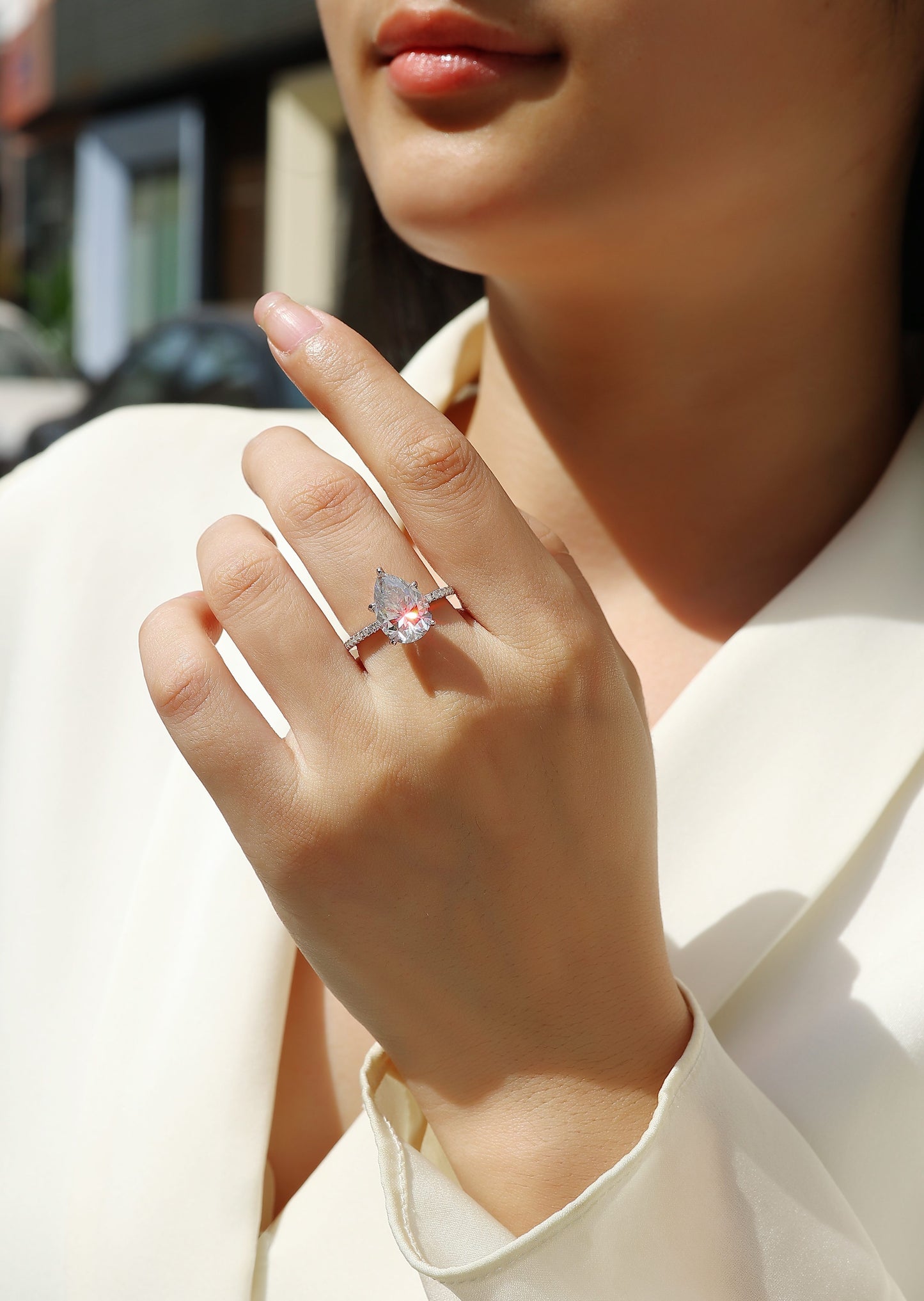 Light and Shadow - A Fashionable Diamond Ring Set